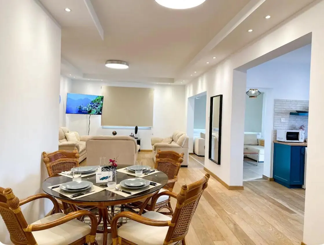 Neptune Apartment Larnaca
